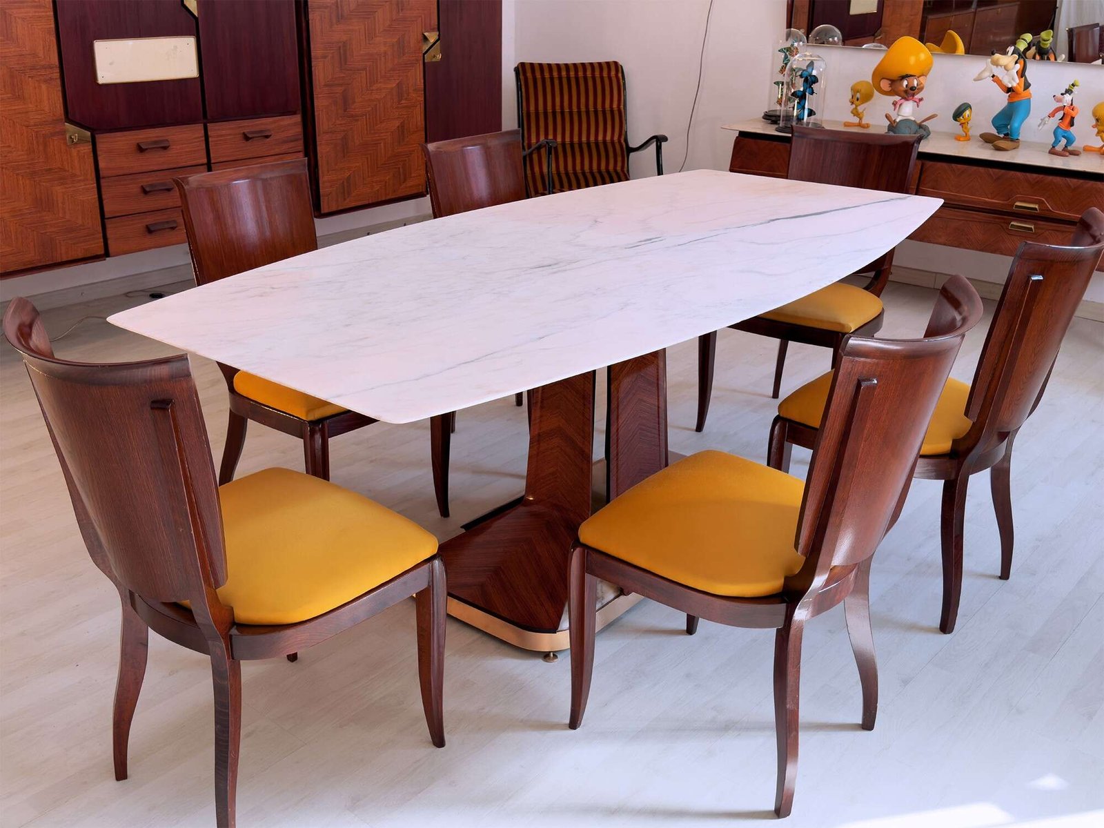 Italian mid-century Dining Table with white Carrara marble top attributed to Vittorio Dassi, 1950s - Image 4