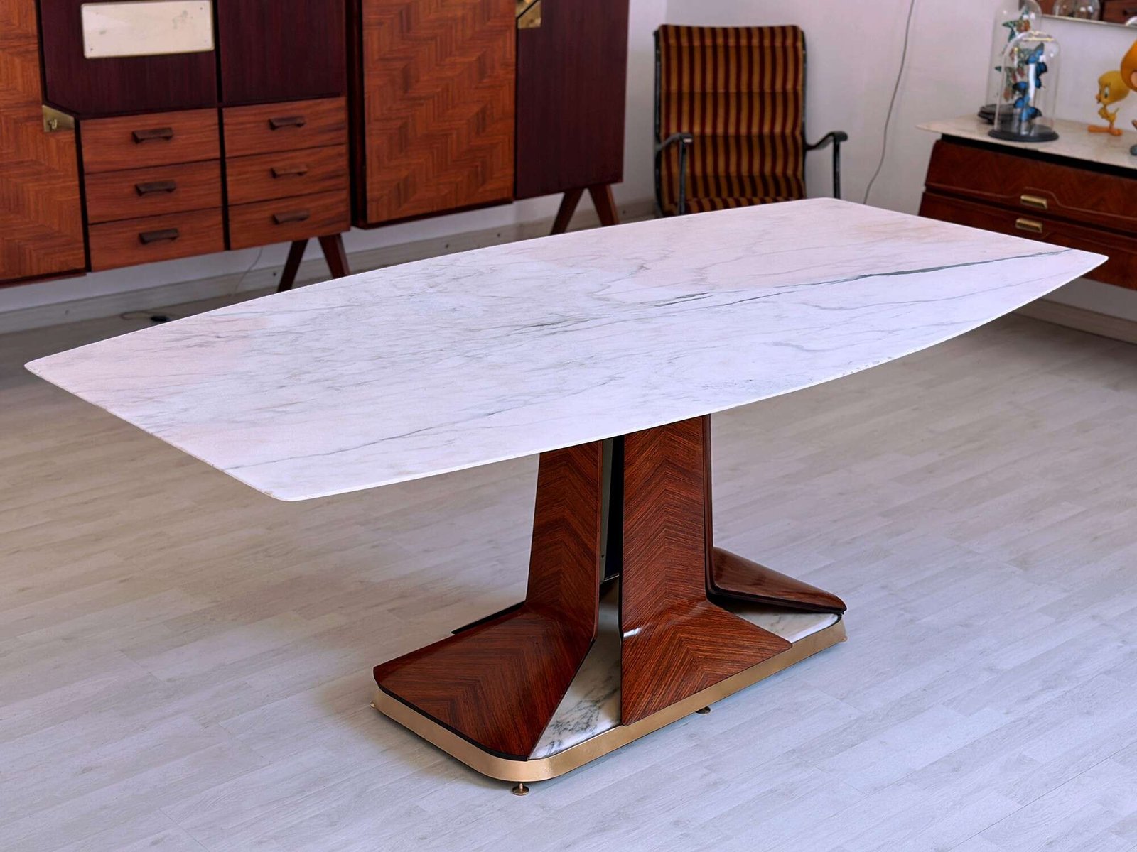 Italian mid-century Dining Table with white Carrara marble top attributed to Vittorio Dassi, 1950s - Image 2