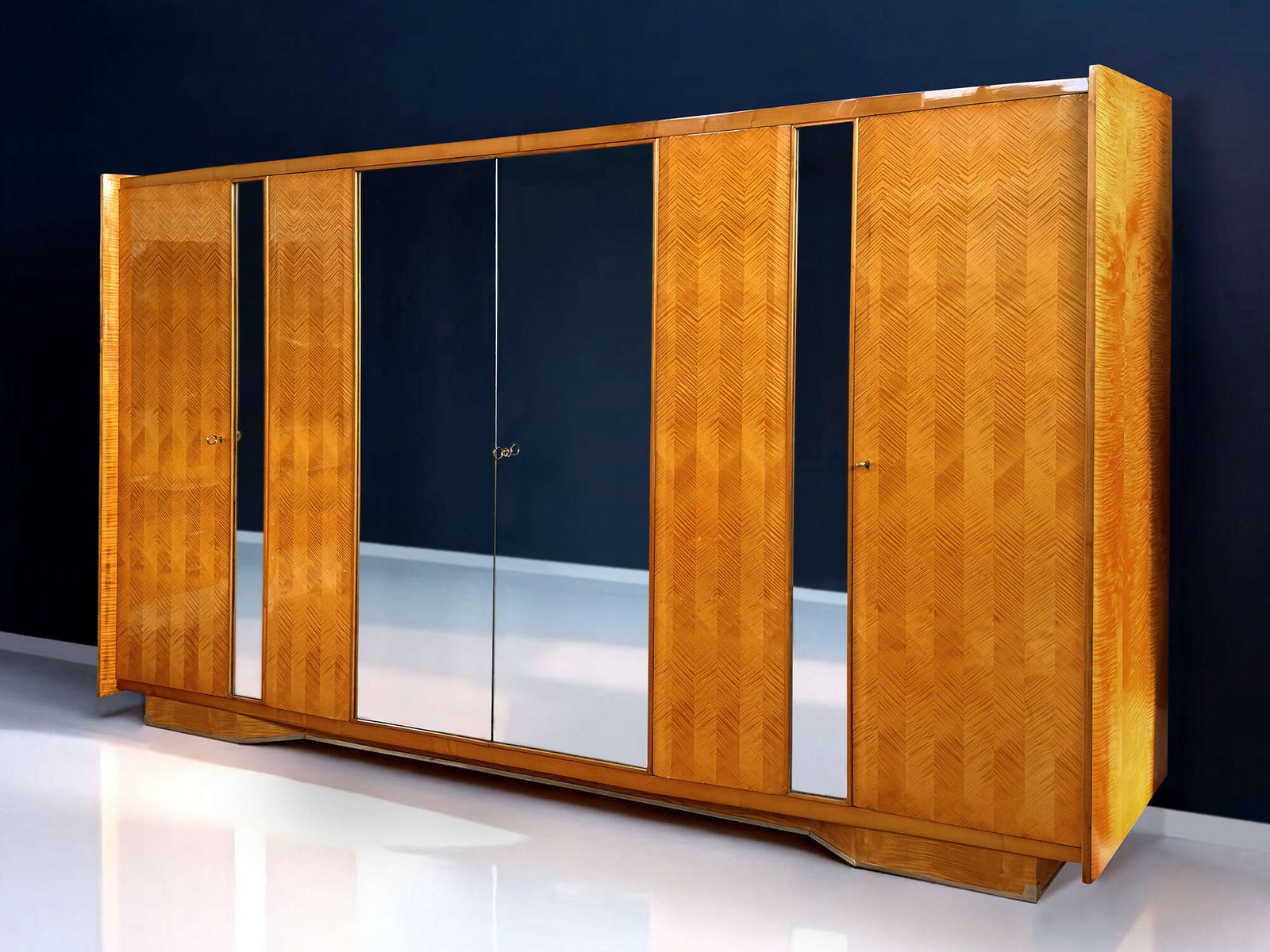 Italian mid-century maple Wardrobe with mirrors by Dassi with Gio Ponti, 1950s