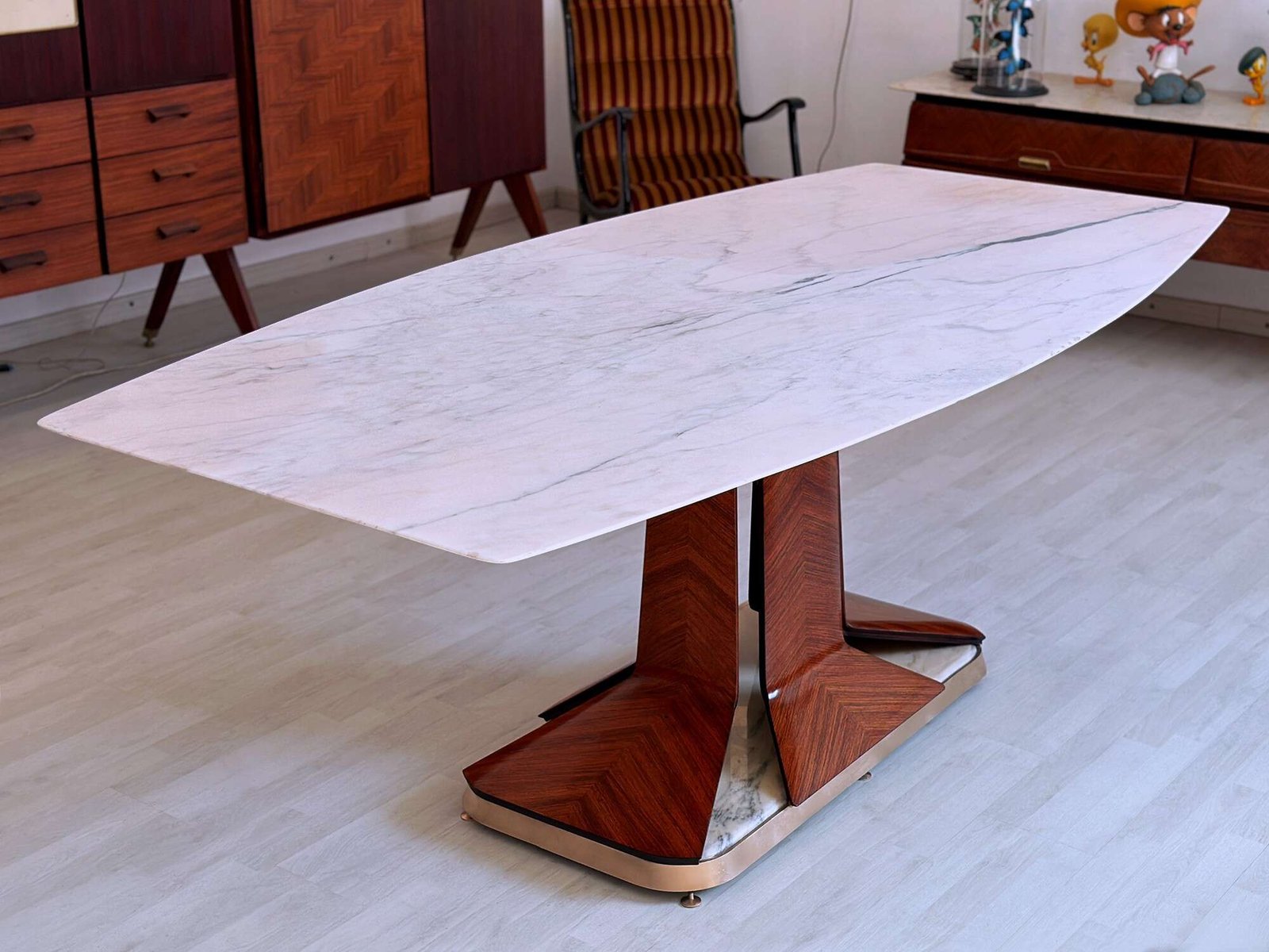 Italian mid-century Dining Table with white Carrara marble top attributed to Vittorio Dassi, 1950s - Image 17