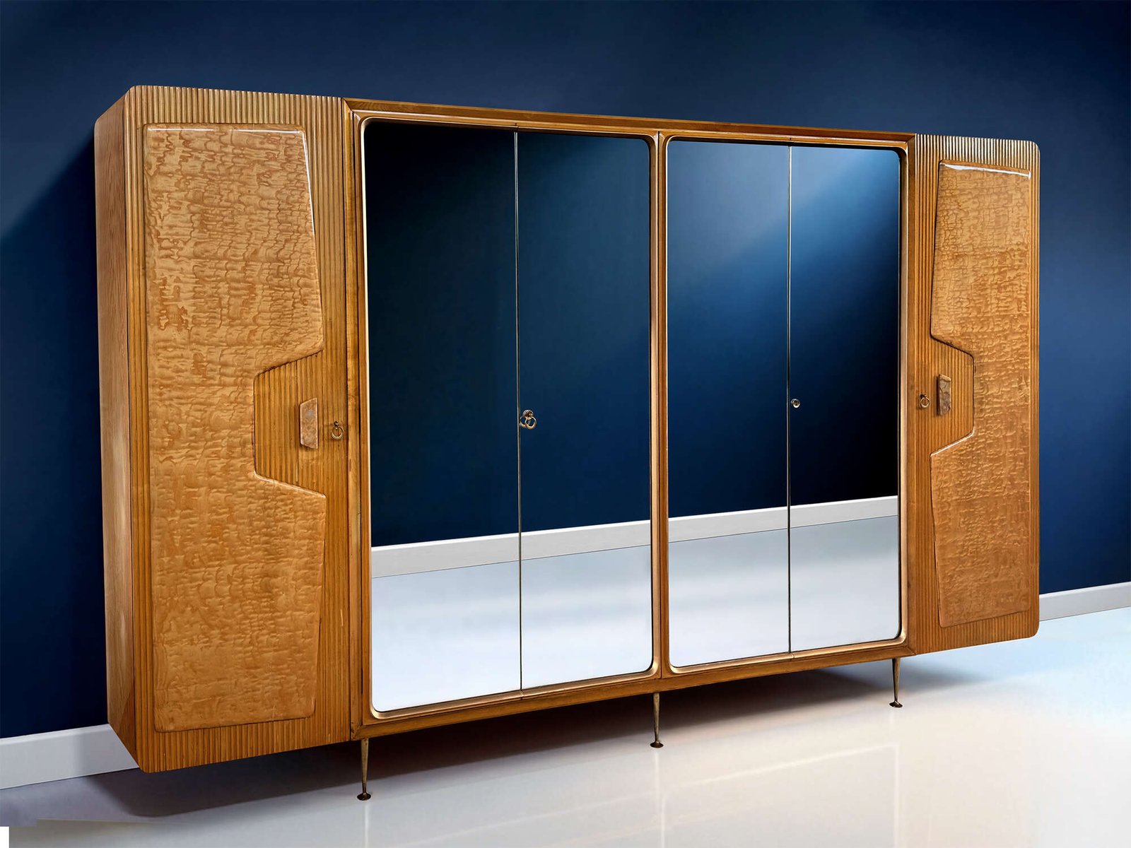 Italian mid-century maple Wardrobe with mirrors by Dassi with Gio Ponti, 1950s